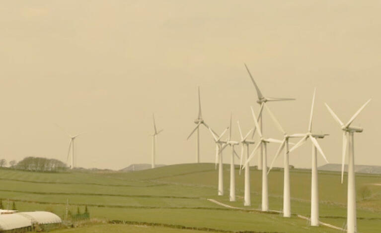 Content marketing solutions for UK clean energy providers Second Image of Royd Moor Wind Farm in Penistone, South Yorkshire from a different angle. GEEM markets renewable energy, supporting the global clean energy transition.