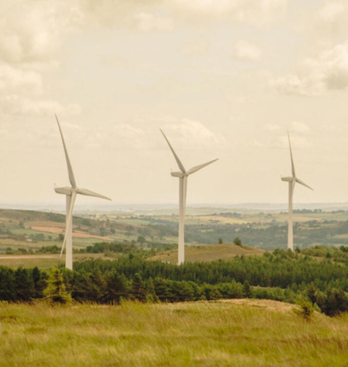 Renewable Energy Marketing GEEM empowers clean energy providers. Image of Royd Moor Wind Farm in Penistone, South Yorkshire.